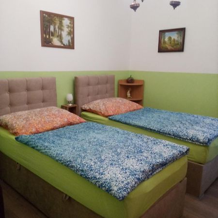 M&D Apartman Eger Bagian luar foto