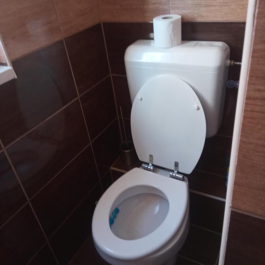 M&D Apartman Eger Bagian luar foto
